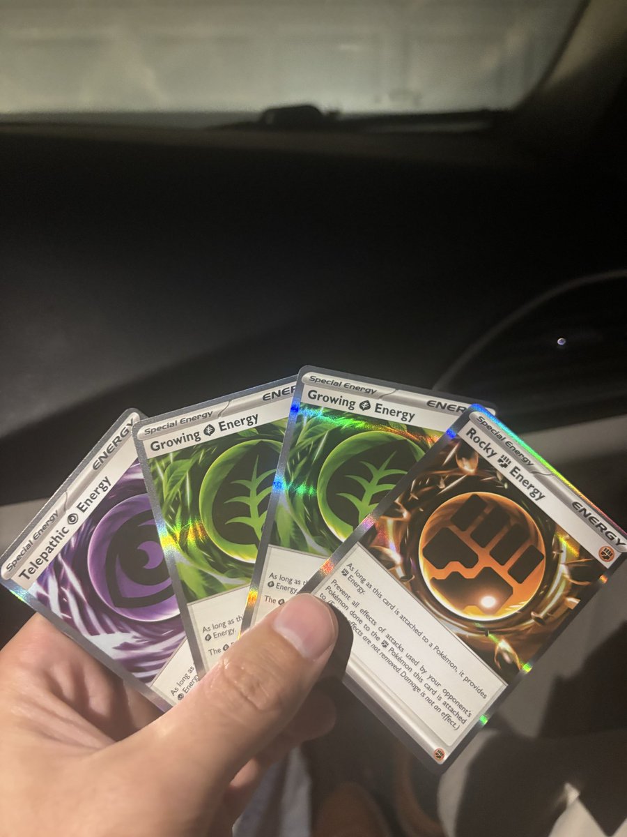 TheKylerCook's tweet photo. @collectdotrip I opened four packs… and I’m not kidding https://t.co/BjUx9EnmO3