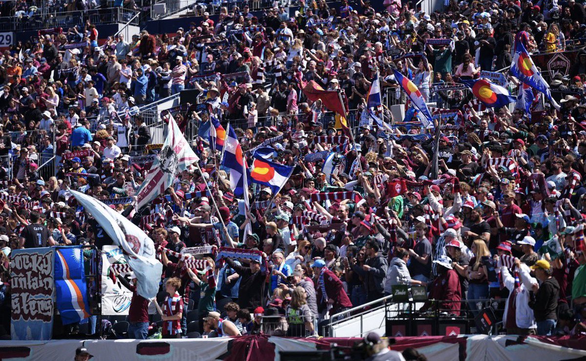 cam_pellegrino's tweet image. MLS Attendance 4/17-19:

1 #Rapids96 75,824
2 #ATLUTD 36,895
3 #Sounders 30,596
4 #FCCincy 25,513
5 #LAFC 22,114
6 #VWFC 21,777
7 #NYCFC 20,997
8 #RSL 20,852
9 #MNUFC 19,617
10 #OrlandoCity 19,243
11 #TFCLive 16,550
12 #NERevs 16,257
13 #CFMTL 12,568
14 #DTID 11,004

#DOOP NR