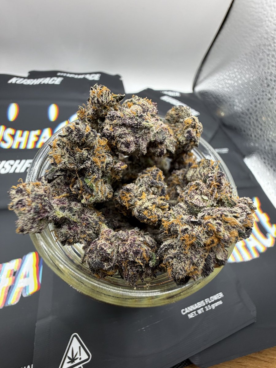 ThePlayerzNugz's tweet photo. Princess Cut by KushFace https://t.co/Z5t31a8hEm