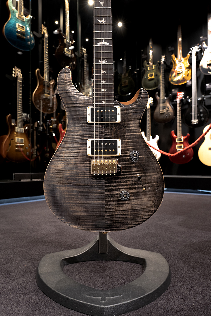 ikebe_prs_vault's tweet image. #PRS チャコール・カラーを纏った「Custom 24」

こちらは杢目の美しい10Topにチャコールカラーが採用された一本、ワイドレンジでモダンなサウンドを生み出すDMOピックアップ搭載など、ルックス、サウンド共にPRSならではの雰囲気をお楽しみ頂けるモデルです。

✅ikebe-gakki.com/Form/Product/P…