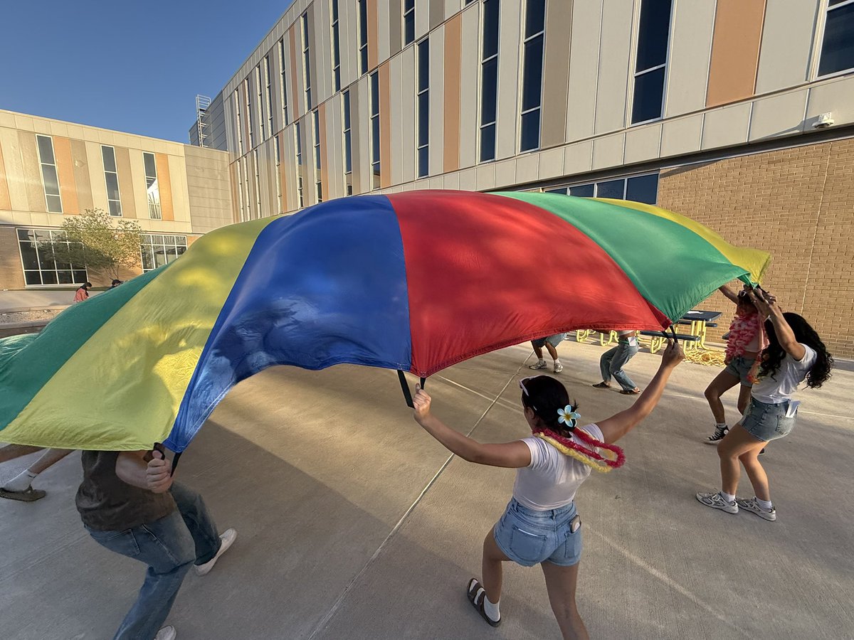 dvhsstuco_'s tweet photo. Thank you @Eastwood_StuCo for your hospitality. We had a blast celebrating our last social of the year! #OFOD #THEDISTRICT #Stuco #TASC #DistrictIX @dvhsyisd @ysletaisd @TASC_StuCo @District9StuCo @NatStuco https://t.co/PXPxhSmbSV
