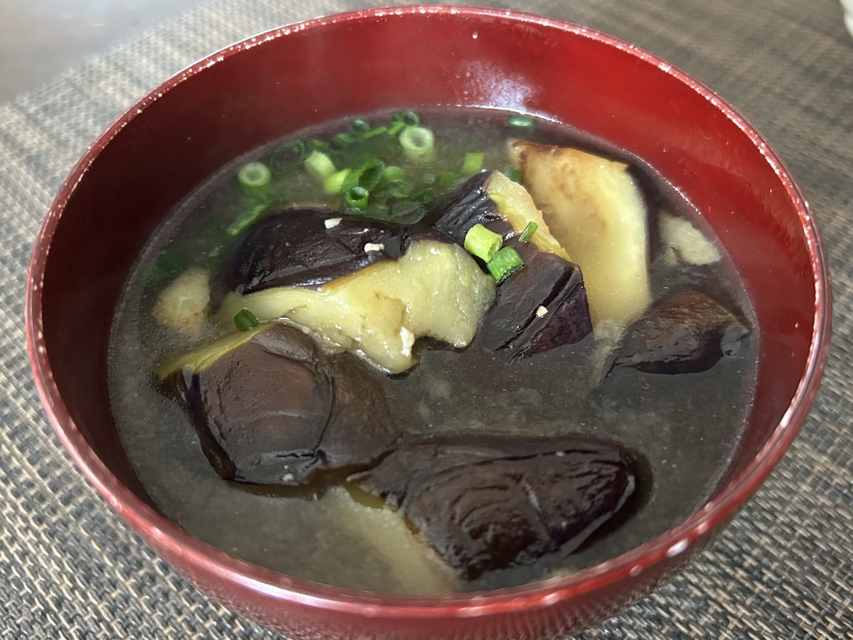 yokochin153604's tweet image. Good afternoon friends.

I skipped breakfast this morning because I wasn’t hungry.

I’m off today, so I can have lunch slowly.

Today’s lunch
“Kiriboshi daikon”
“Broccoli with sesame”
“Hiyayakko topped with chirimenjako”
“Eggplant miso soup”

#japanesefood
#homecooking