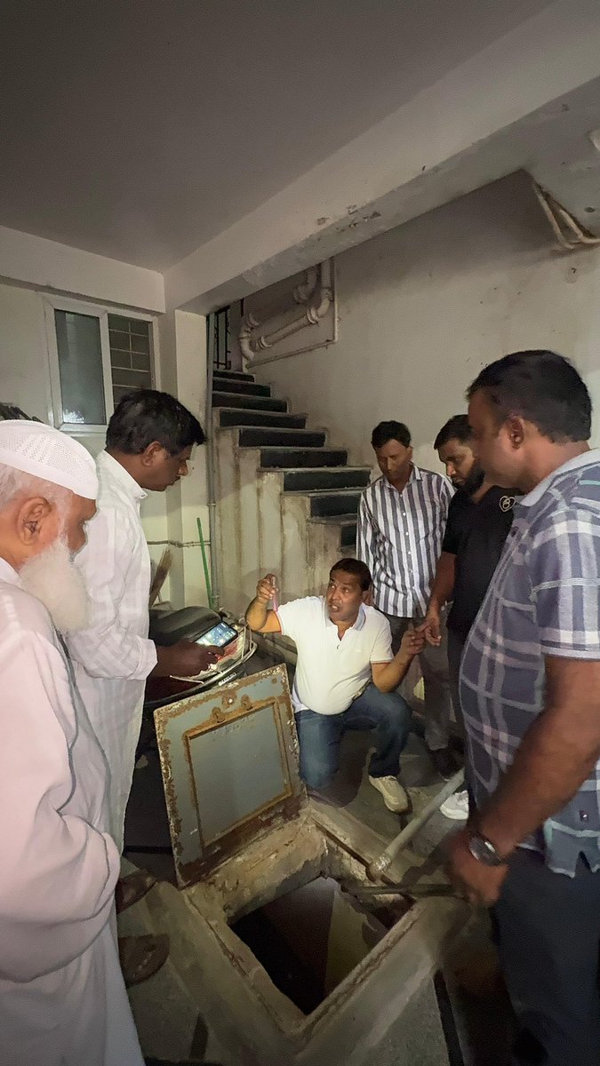 ZafarCorporator's tweet photo. #Majlis_ka_Khadim_Aapki_Chowkhat_pe
On Instruction of @aimim_national President @asadowaisi & @Md_MajidHussain
I early morning along with HMWSSB officials attend the polluted Drinking water inspected #Door to #Door #Interacted with area people at Aghapura & Mallepally https://t.co/iDRnYbiktY