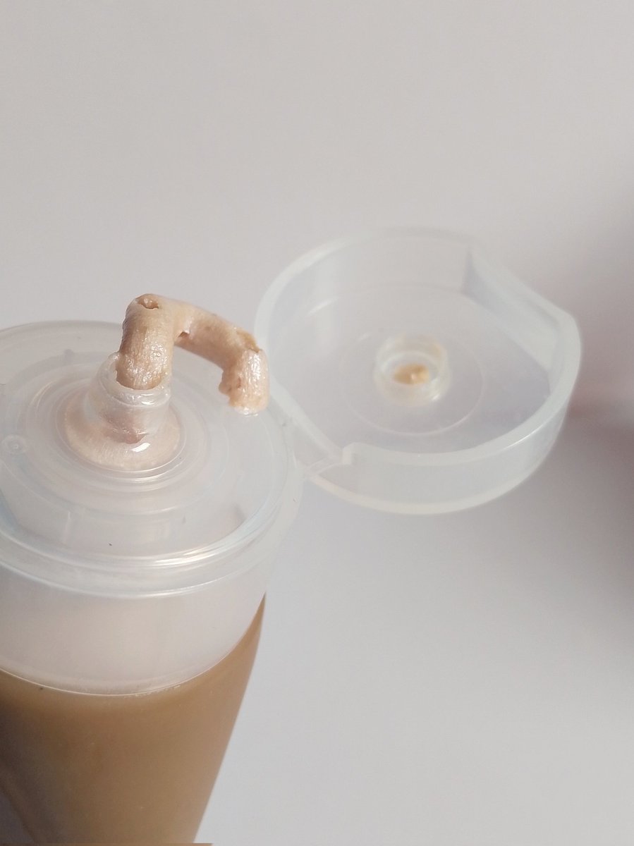 3 hal yang selalu aku cari dari cleanser: Gentle, Hydrating, &amp; Effective.

Ternyata semuanya ada di satu tube ini 🤎