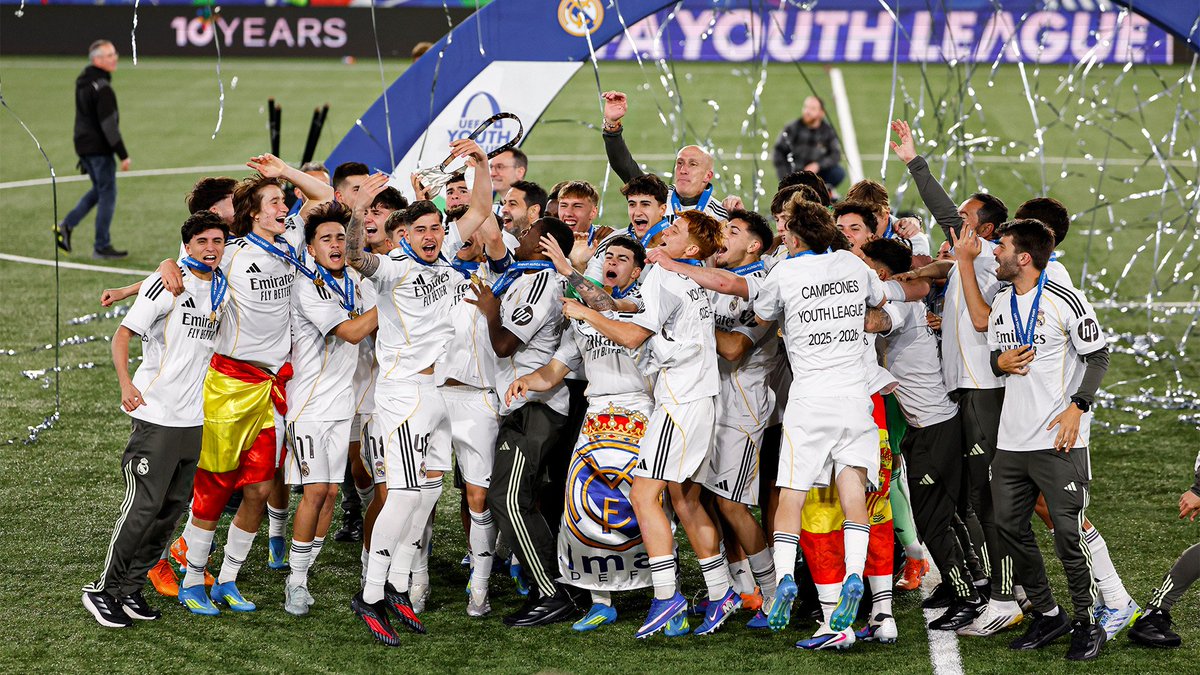 AficionDeporte_'s tweet image. Final de #YouthLeague

¡CAMPEONES! 
#Brujas (2) 1-1 (4) #RealMadrid

1 - 0 - Min. 23 Jacobo
1 - 1 - Min. 64 Jensen

#RealMadrid gana en la tanda de penaltis
