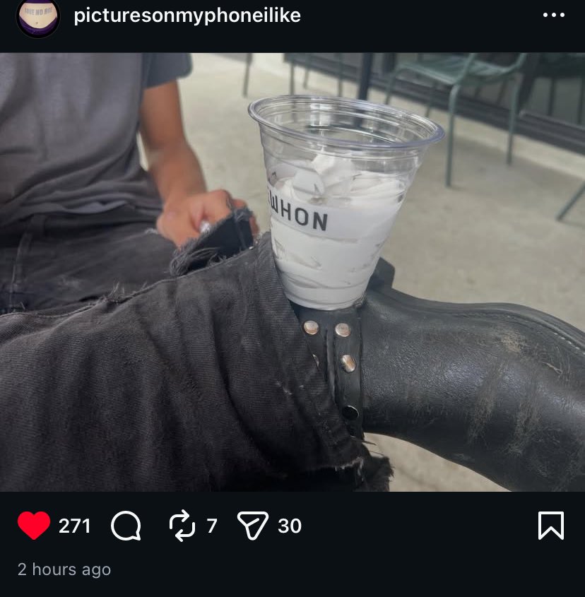 redxhotline's tweet photo. I felt the aura of those boots 2 scrolls away https://t.co/Lo5XVsrD2j
