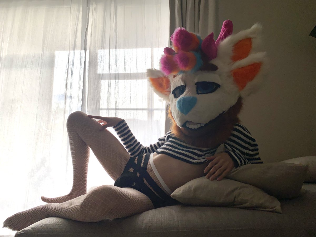 Wolfuurr's tweet image. A few other pictures I took the other day, I like putting on this type of outfits :3

#furry #twink