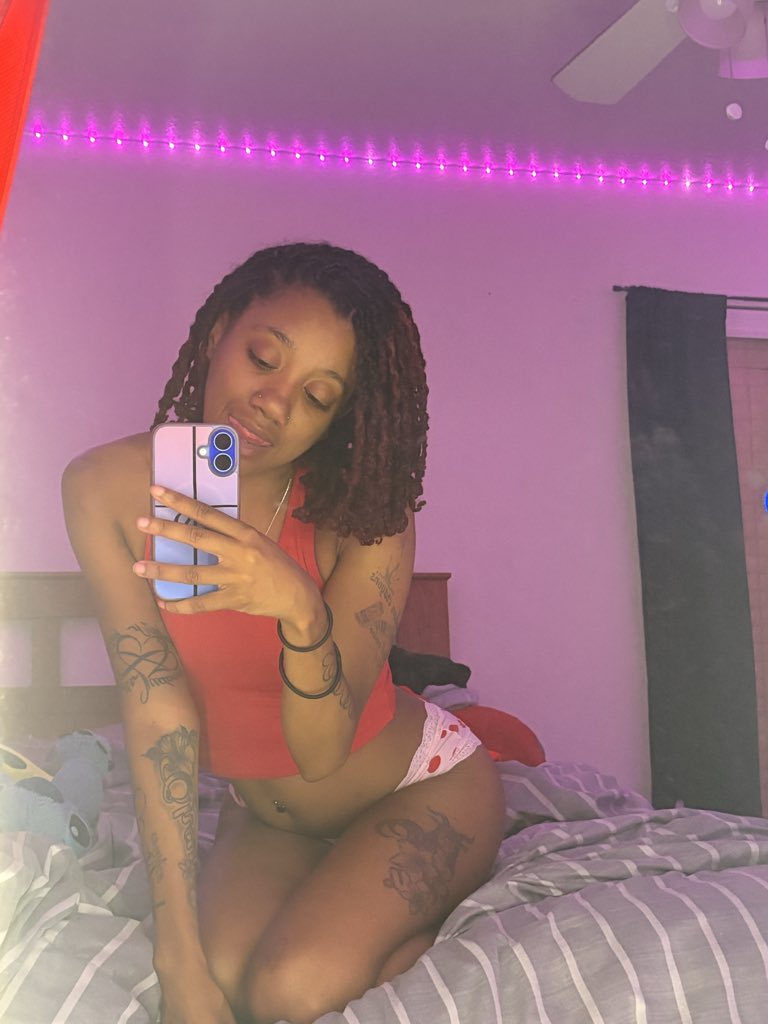 ittybittyliyah_'s tweet photo. hey baby, can i send you some pictures?❤️😛 https://t.co/ACIuPNv1Pp