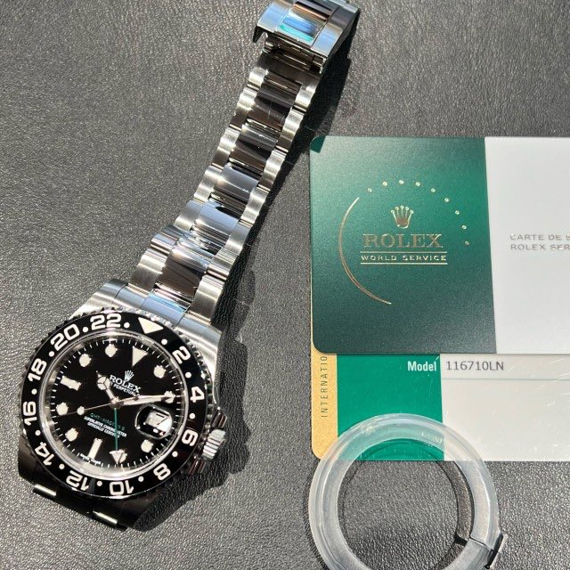 909kyoto's tweet image. ◆ロレックス　GMTマスターII　中古品
商品番号：271670
Ref.116710LN
年式：2017年製（Ser.ランダム品番）
SPEC：40ｍｍ／SS／自動巻き
付属品：保証書・BOX
tokei-kyoto.jp/2026/04/21/116…
ストックリスト
909.co.jp/sp/search.html…

#rolex #gmt #gmtマスター