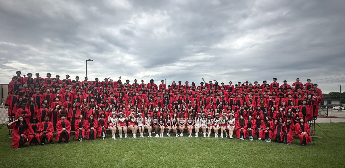 Terry_Rangers's tweet image. Panoramic Picture Day for the Class of ’26 📸

The countdown to graduation is on. One frame capturing years of memories, milestones, and Ranger pride. ❤️🖤 #ClassOf2026 #RangerNation