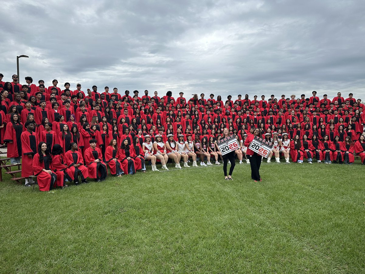 Terry_Rangers's tweet image. Panoramic Picture Day for the Class of ’26 📸

The countdown to graduation is on. One frame capturing years of memories, milestones, and Ranger pride. ❤️🖤 #ClassOf2026 #RangerNation