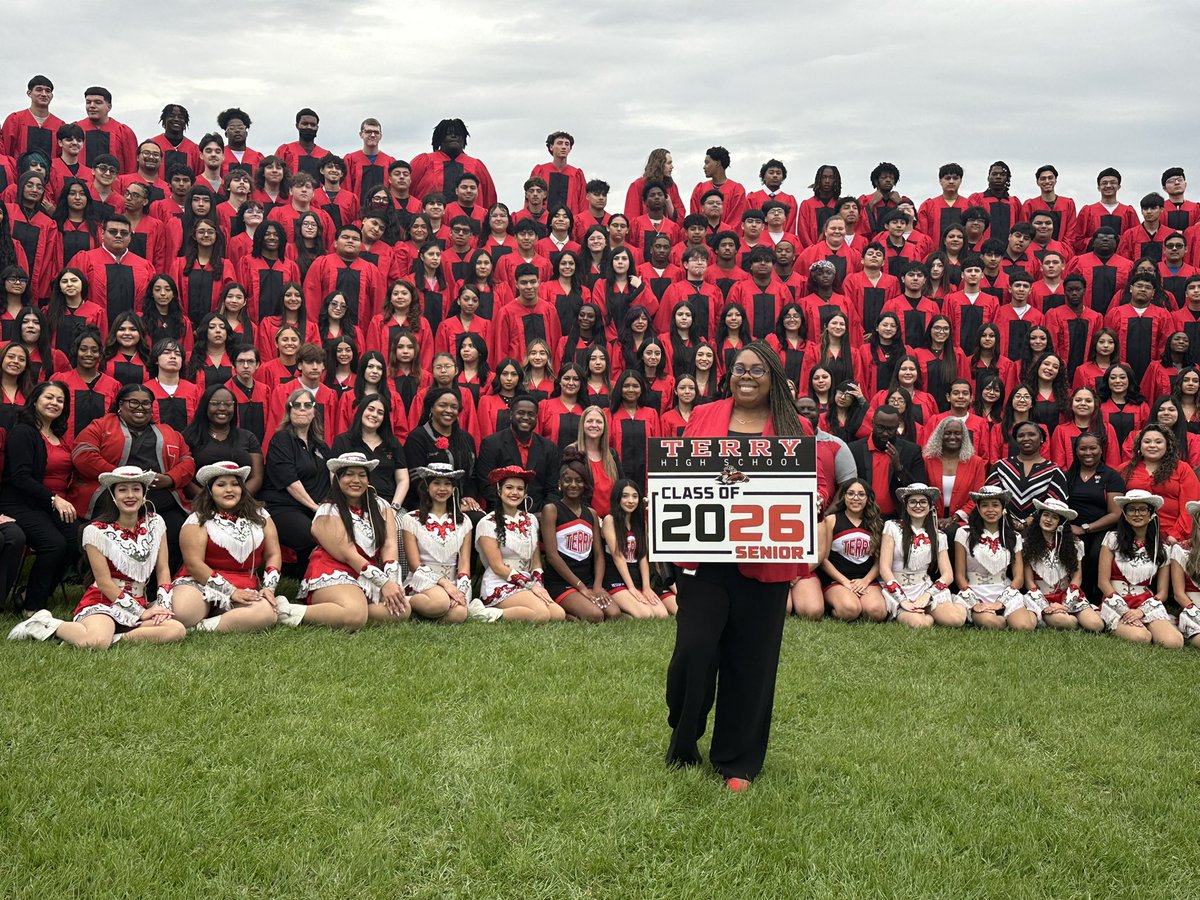 Terry_Rangers's tweet image. Panoramic Picture Day for the Class of ’26 📸

The countdown to graduation is on. One frame capturing years of memories, milestones, and Ranger pride. ❤️🖤 #ClassOf2026 #RangerNation