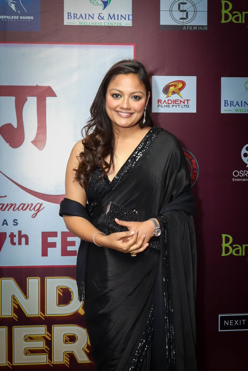 ४०० प्रति तोला सुन किन्ने फलप नायिका चिनि राखौ ।