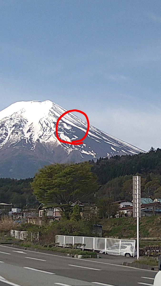 cla_nyancoSGE's tweet photo. 伐採したブドウの樹を薪に使うお宅に運ぶ作業で山の中にいたので、それでottava止まったのかと思ってました😅
無事に戻って良かった
富士山ではもう農鳥が…😱
地震も含め自然の威力が怖いですが、ottavaお供にできるだけ平常心で…
#OTTAVA
#モーリーフレスカ https://t.co/Fg7SW6mDVv