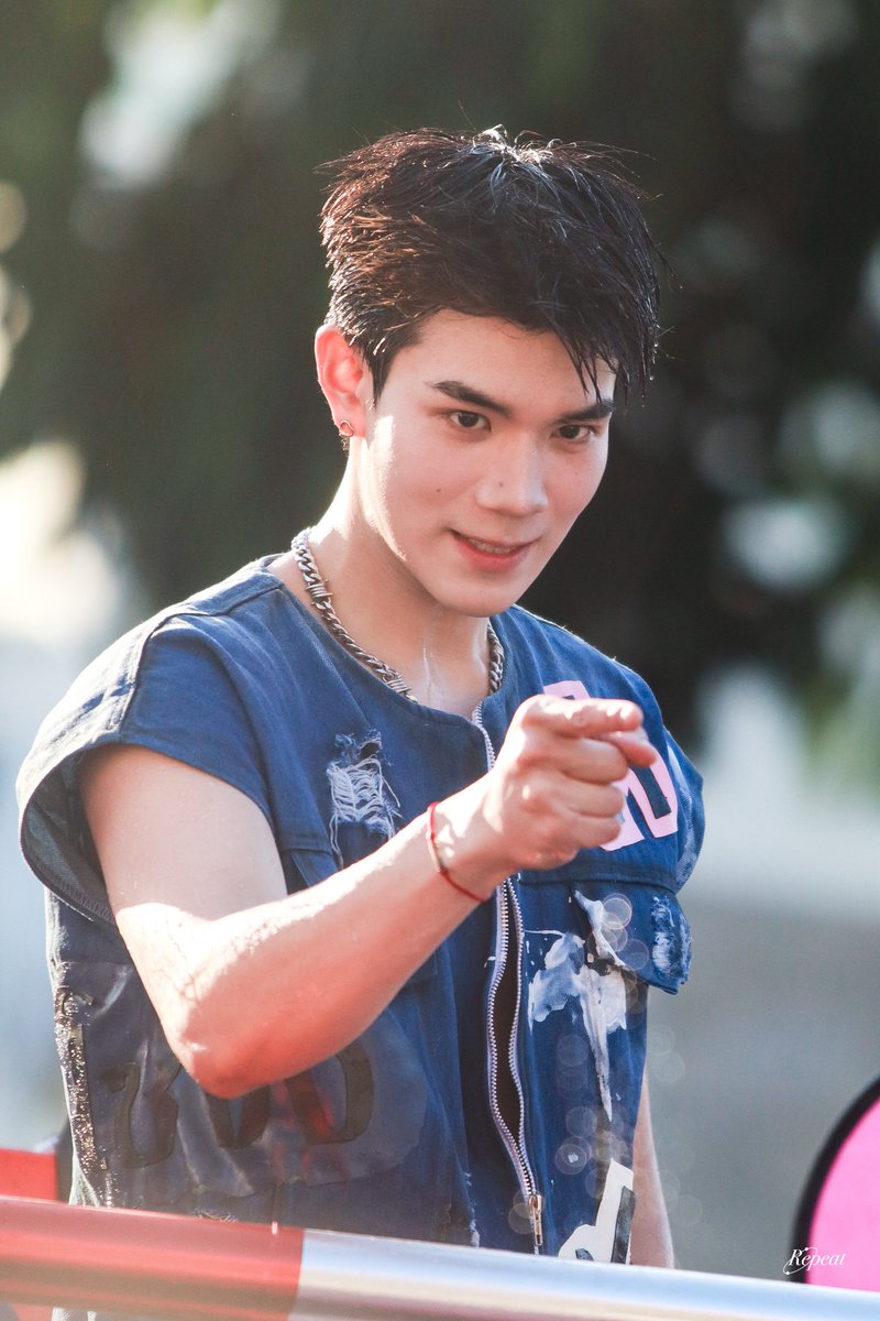 𝐑𝐞𝐩𝐞𝐚𝐭*𖦹ㅡ🍞💗🐰 tweet media