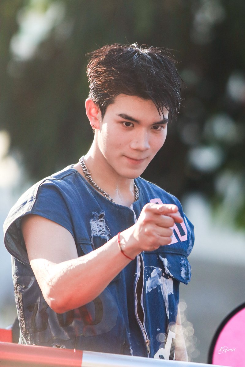 𝐑𝐞𝐩𝐞𝐚𝐭*𖦹ㅡ🍞💗🐰 tweet media