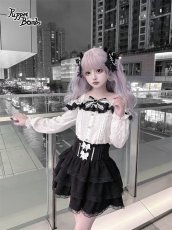 PuppetBombs's tweet photo. 🖤PuppetBombs🖤

本日よりご予約スタート🩷

期間：5月12日((火)まで

・パールラインレーシーティアードスカート　¥8,800
https://t.co/hzTZ7hvEav
S/M/Lサイズ

パールとリボンがあしらわれたレーシーデザインのティアードスカート。

※7月下旬頃の入荷予定

#PuppetBombs https://t.co/3XmuoQ2RSr