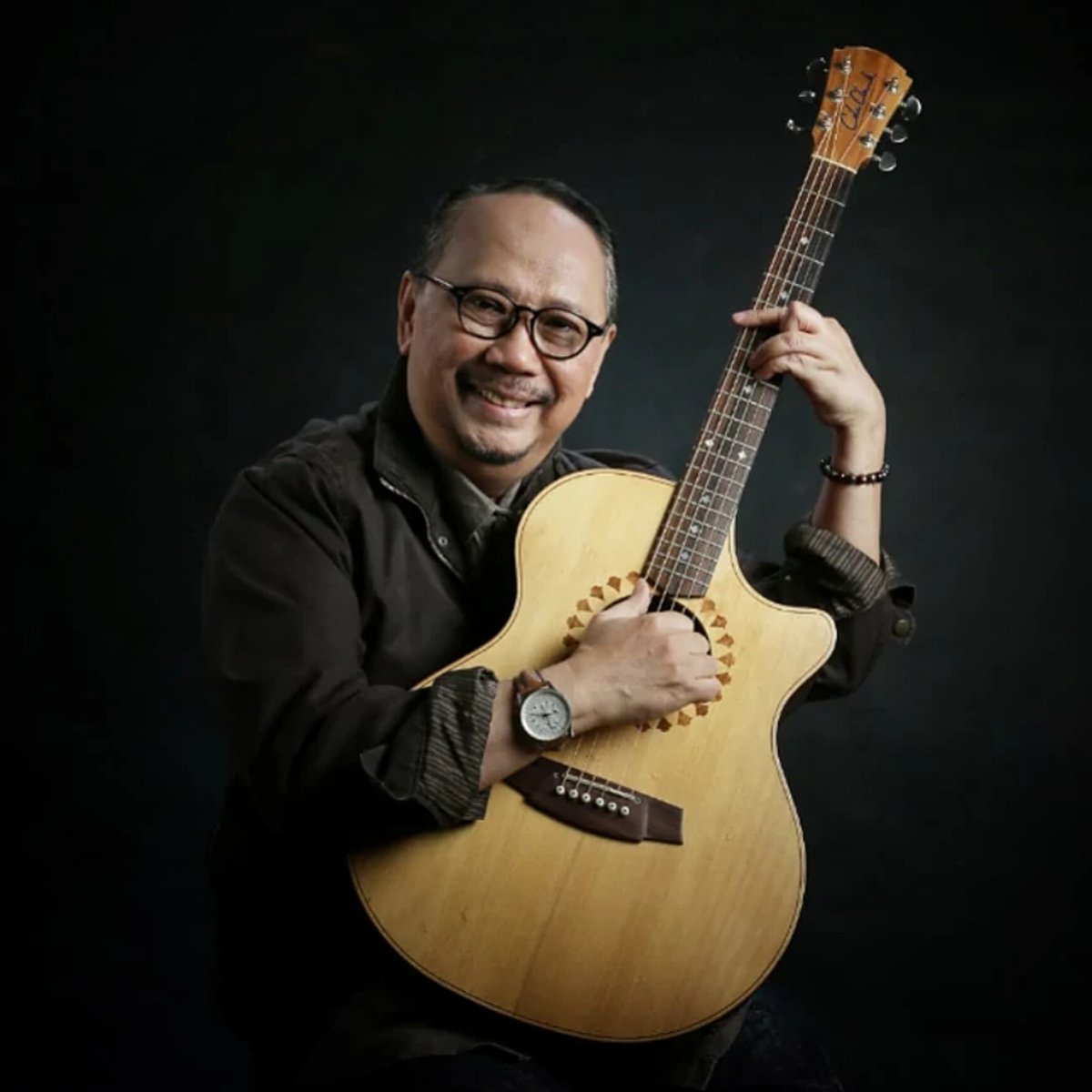 iPopBase's tweet photo. Happy 72nd birthday to the legendary Ebiet G. Ade. https://t.co/IwuIcPf5Lq