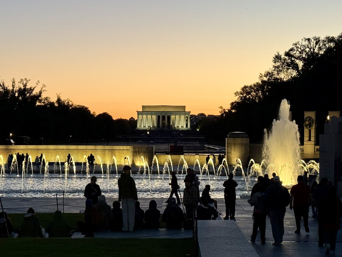tcps6thgradedc's tweet photo. Day 1

Fish Market Restaurant (Supper) 

World War II Memorial

#tcpsdctrip26 https://t.co/JvTgxkqzRq