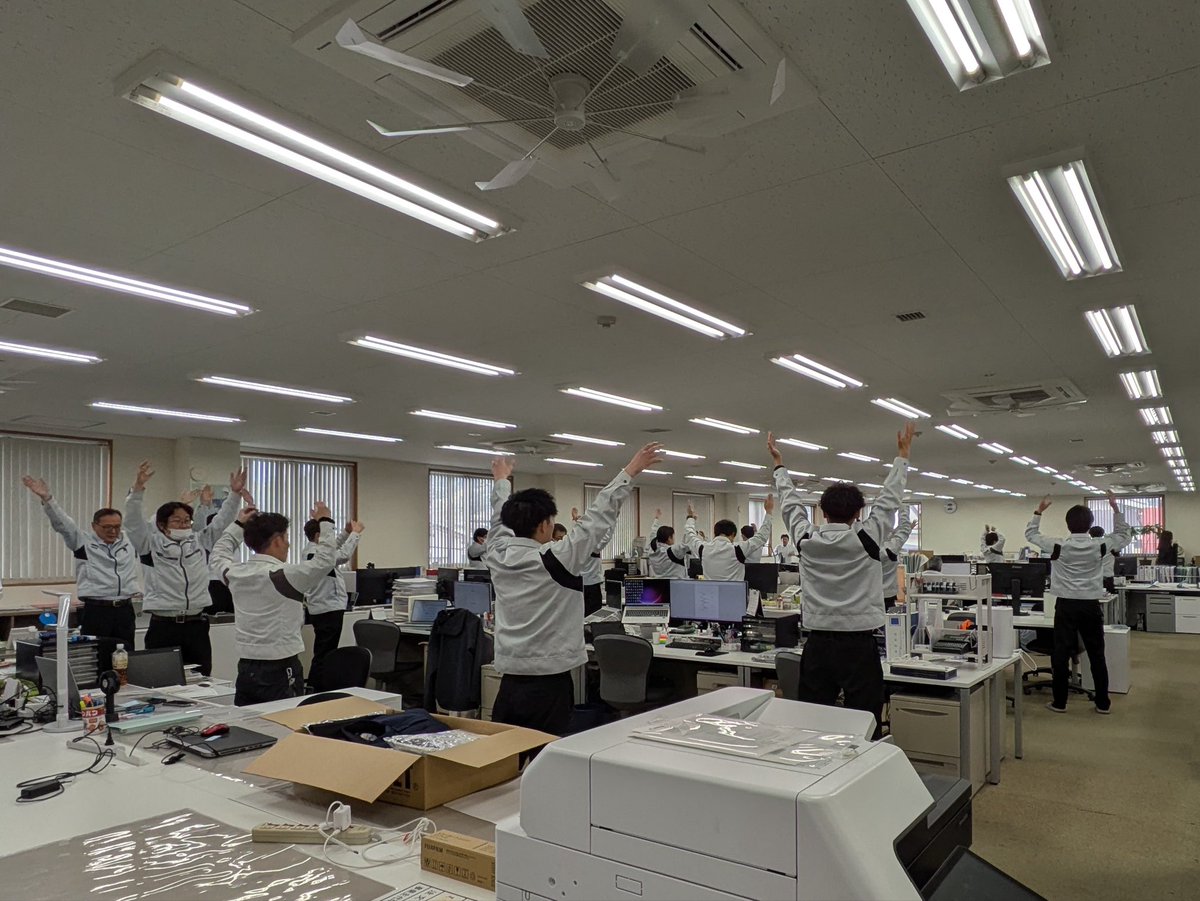 acws_aizu's tweet photo. 令和8年度社員総会を開催しました⛑️

各現場の社員が集まり、ラジオ体操からスタート💪
昨年度の振り返りと今年度のビジョンを共有しました。

一人ひとりが意識を高く持ち、
安全第一でより良い仕事につなげていきます。

#社員総会 #安全第一 #アクーズ会津 #会津 #企業 https://t.co/a373RO4BST