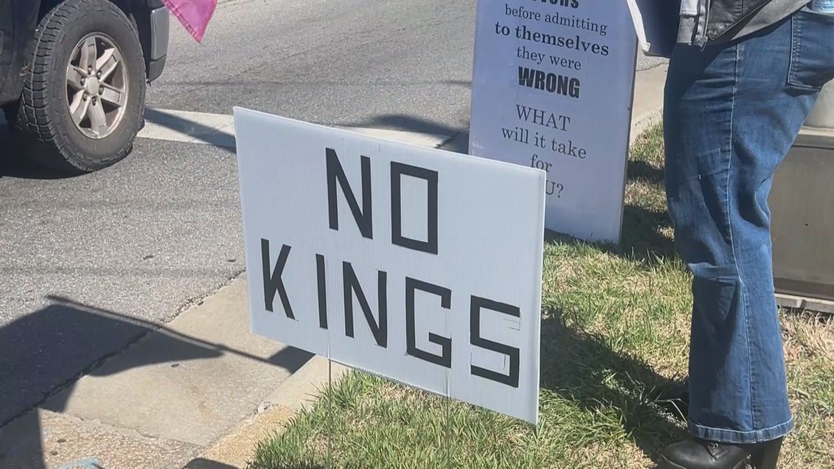 kytv's tweet photo. Springfield woman says police issued ticket weeks after protest; questions investigation methods. https://t.co/w0MjP1AaGl https://t.co/nzEGndh9sA
