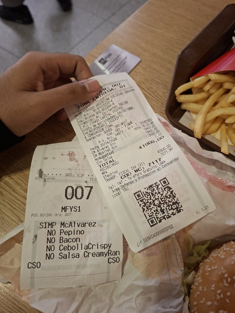 Uno intenta no volver a caer en la locura pero...