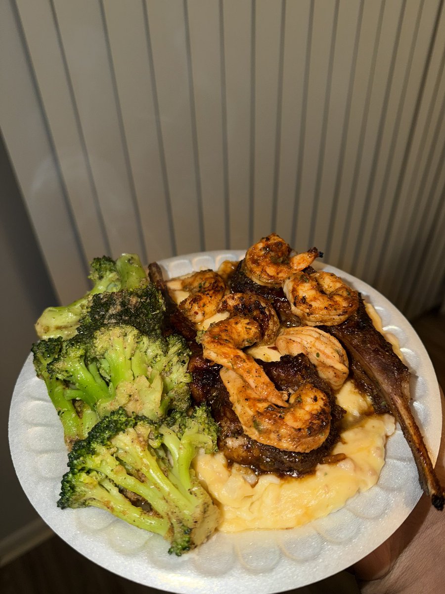 jacobeiscool's tweet image. 💋