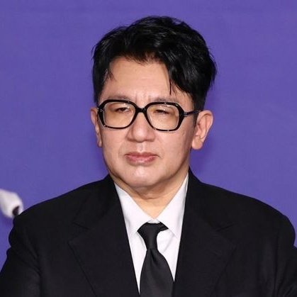 The police have applied for an arrest warrant for Bang Sihyuk.

(n.news.naver.com/article/052/00…)