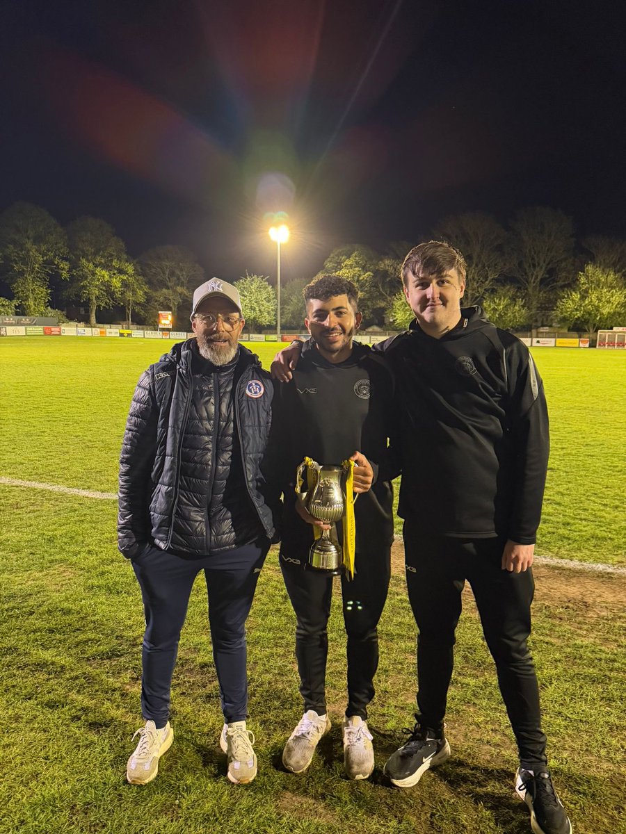 bailey___jordan's tweet photo. WHAT A NIGHT 🤯

Unbelievable achievement from the boys last night, beating Needham Market U18’s 5-4 to win the Suffolk U18 Midweek Cup 🏆

I can’t thank Neil Smye &amp; @Lee_Harrison07 enough for bringing me in to work with such a special group of lads 🌟

Up the Leiston 💙 https://t.co/P9nNpSQ62X