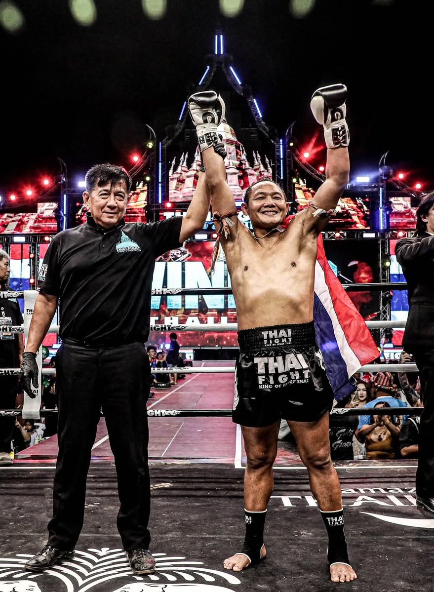 ArranMTSiri's tweet image. Saenchai @THAIFIGHT_TWT
Record 2014 - Present

👊72 Fights 
✅️71 Wins
💥28 Knockouts 
❌️0 Losses
🤝1 Draw

#saenchai #muaythai