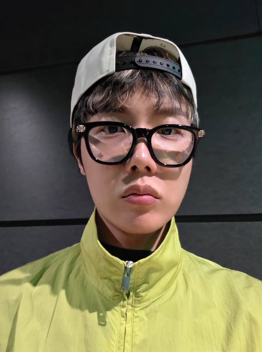jhopewaist's tweet image. cutie 💘