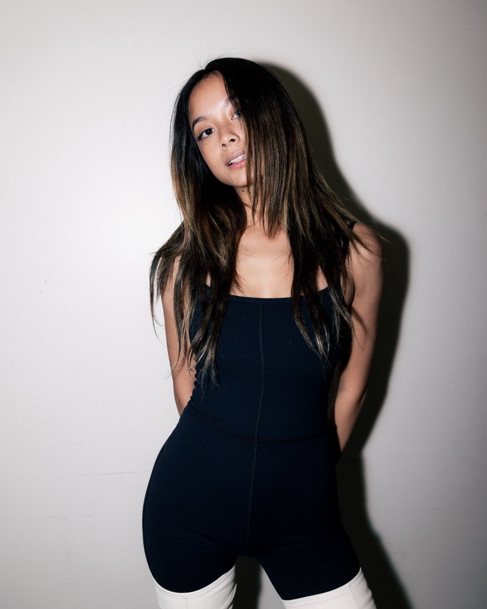 ylona. tweet media
