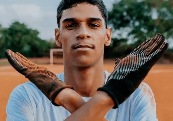 cnt_pr's tweet photo. Chuca de Surubeiro, irmão gêmeo safado de Luva de Pedreiro manda recado para Israel: "receba" https://t.co/WxKpzOo1E4