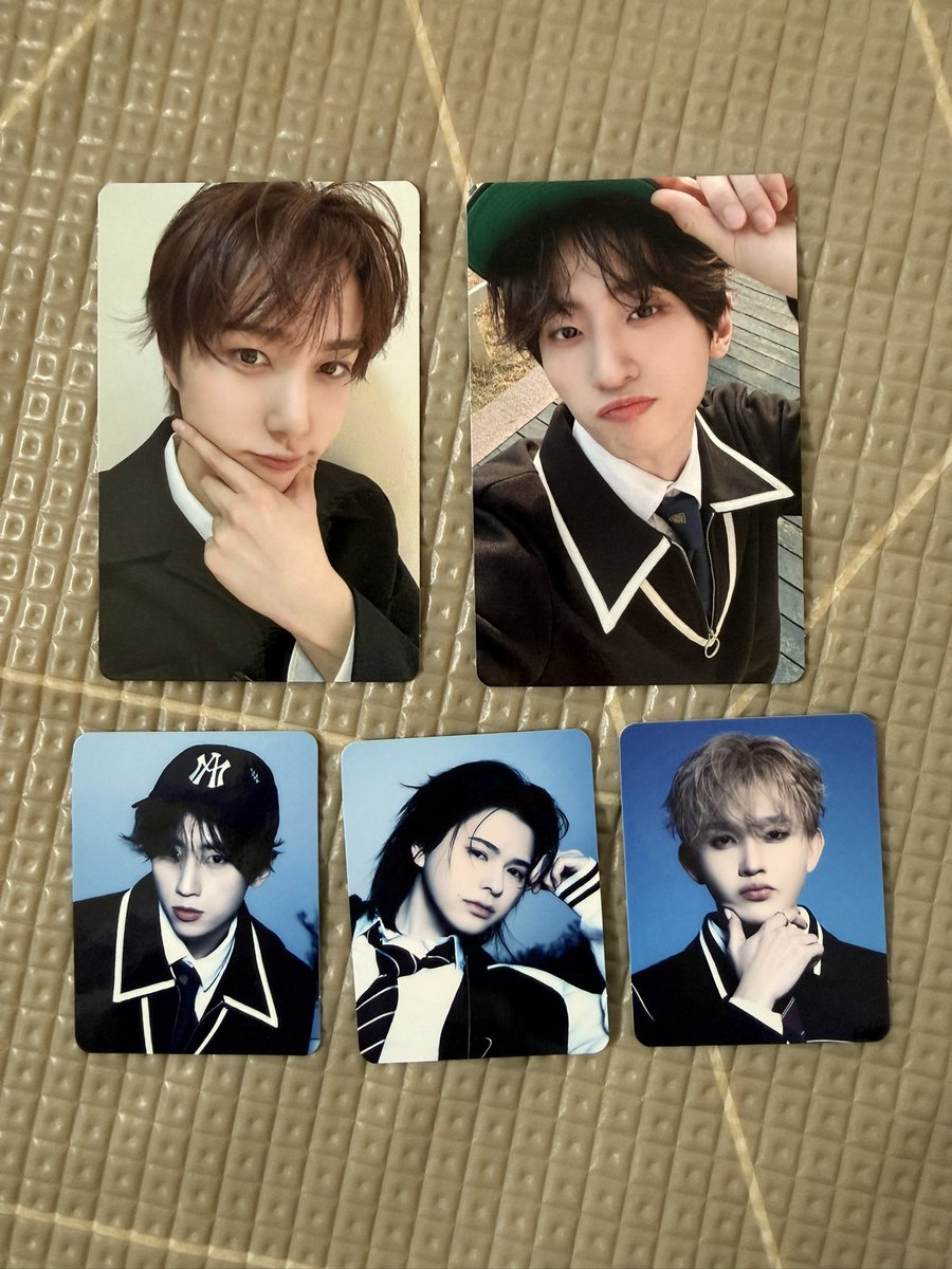 マ  ユ tweet media