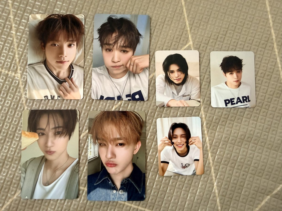 マ  ユ tweet media