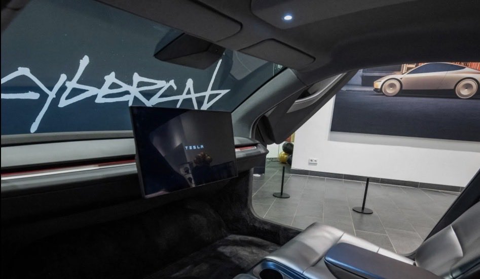 StephenMKelly's tweet image. Just watched a handful of YouTube Tesla influencers on the Cybercab launches in Dallas, Austin &amp;amp; Houston. Everything went smoothly across Texas. This will positively revolutionize autonomous transport and shape our future for the better. 🚀 #Tesla #Cybercab