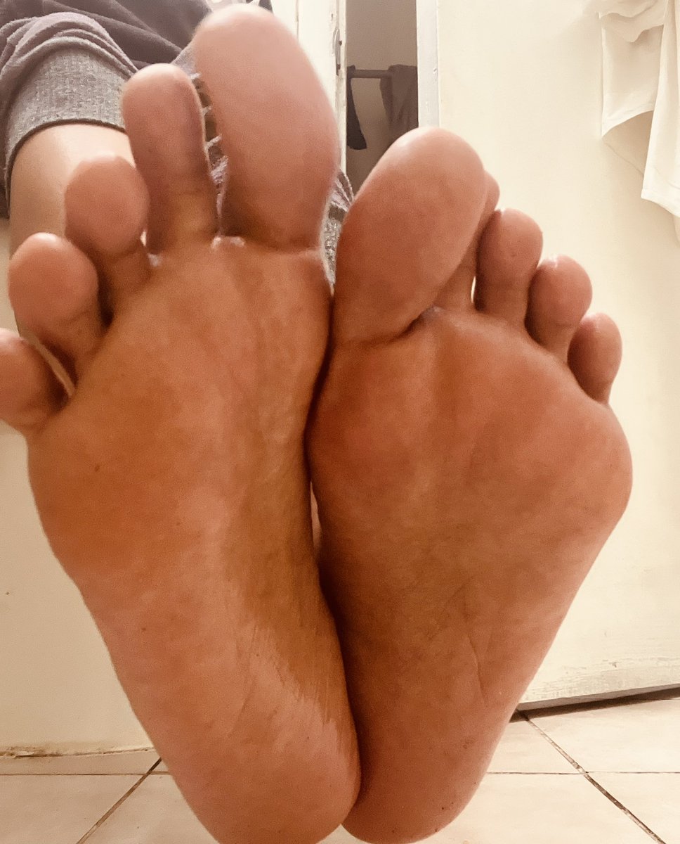 GoddessDenahi's tweet photo. Soft soles, hard rules. You don’t touch—you pay 💅🏽👣 #findom #feetworship #paypig #footfetishcommunity #domme #goddess #financialdomination #cashslave #spoiling #tribute https://t.co/Ct74jykFs8