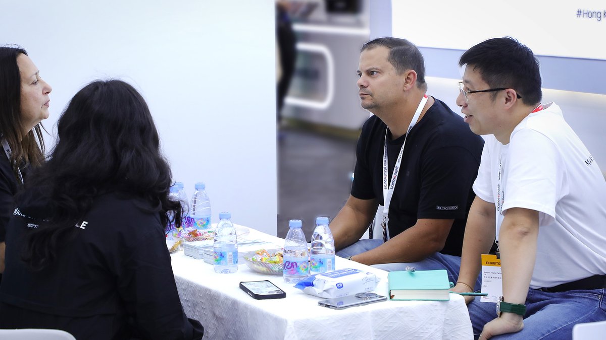 JOYROOMofficial's tweet image. Innovation met emotion at #JOYROOM.

New products. Real connections. Nonstop energy from day one to the final moment.

This wasn't just a booth — it was an experience.

See you next time.

#exhibitions #HongKong #eletronic #powerbank