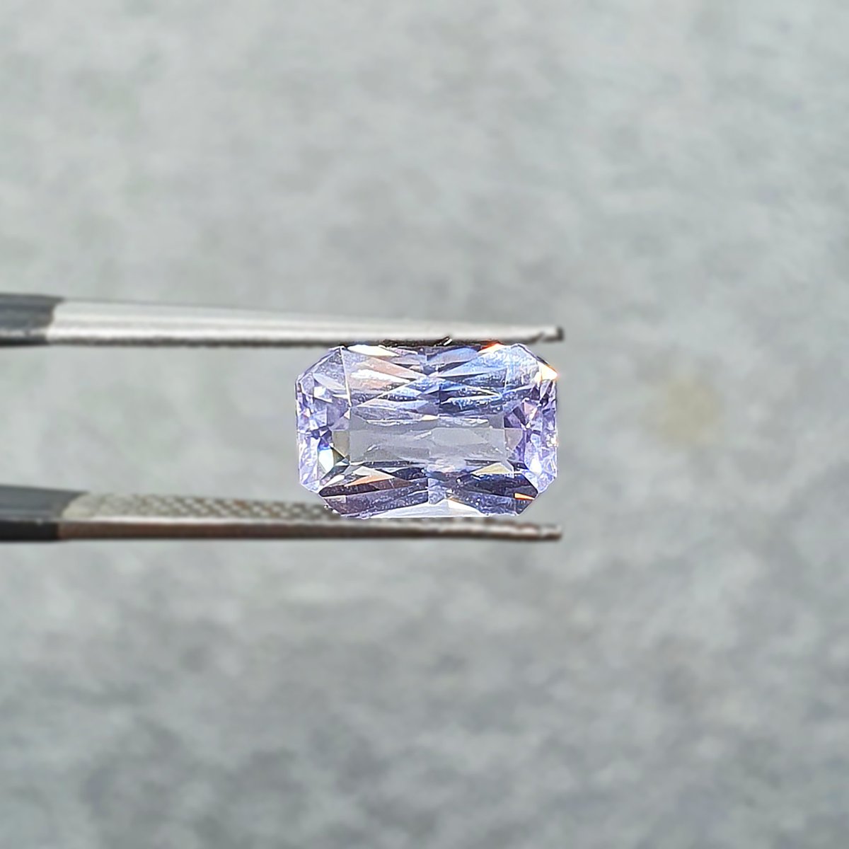 autiumjewels's tweet image. #WhiteSapphire #NaturalGemstone #DiamondAlternative #FineJewelry #BespokeJewelry #EngagementRingInspo #LuxuryJewels #GemstoneLover #WhiteSapphireRing #JewelryDesign #Autium
