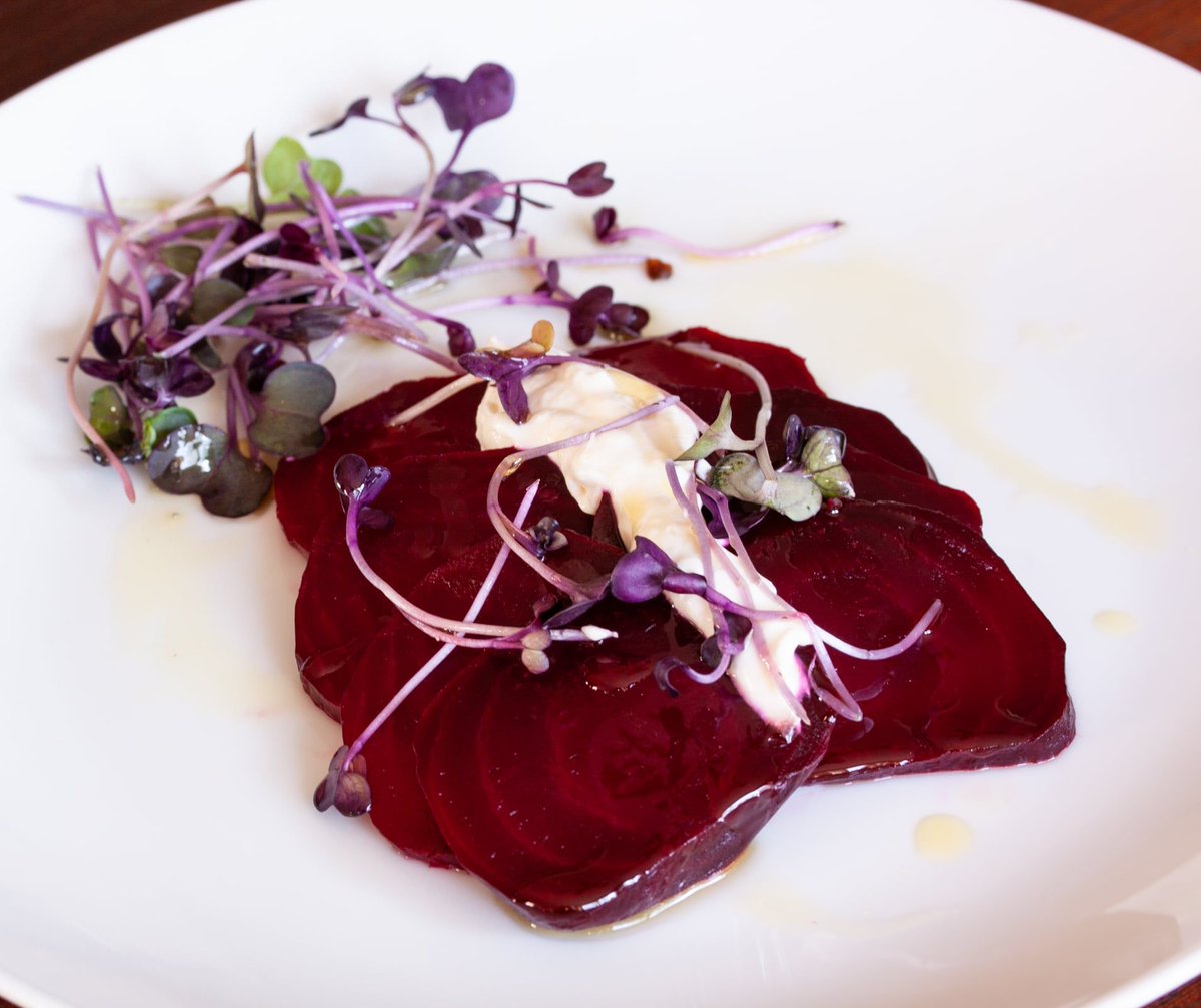 giangiskitchen's tweet image. Quick, fresh &amp;amp; vibrant 🥗✨
This beet salad is perfect for lunch or as a side with fish or chicken.

giangiskitchen.com/roasted-beets-…

#HealthyRecipes #SaladIdeas #GiangisKitchen #EasyMeals
