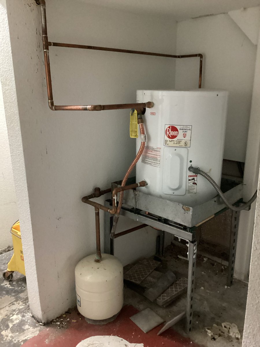 Aubrey_Plumbing's tweet image. Commercial inspection in Plano, TX 🔧🏢 Full plumbing + sewer camera check. Aging fixtures and buildup noted, no major sewer breaks. Report provided. #AubreyPlumbing #DFWPlumber #PlanoTX