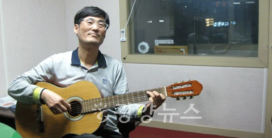 어제 돌아가신 서광석님은 온갖 궂은일을 하며 박근혜, 윤석열 탄핵촛불 등에 앞장섰을뿐 아니라 5.18 광주도 직접 겪은 분이었다고 한다... 

“지금도 제가 목격했던 5.18은 머릿속에 그대로 남아있다”“5.18이 제가 사회운동, 노동운동에 관심을 가지게 된 계기가 됐다.”
gynet.co.kr/news/articleVi…