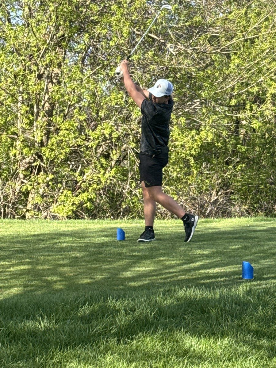 DeKalbGolf's tweet photo. Close match tonight but came up just short.
Carroll 152
DeKalb Barons 160
Luke Petre – 38
Easton Armstrong – 40
Elec Kimball – 41
Logan Hartsough – 41
AJ Shambaugh – 44
Erickson Dietsch – 48

We’ll keep grinding and improving. ⛳️💪

#BaronsGolf #DeKalb #HighSchoolGolf https://t.co/8MnyyGyhVO