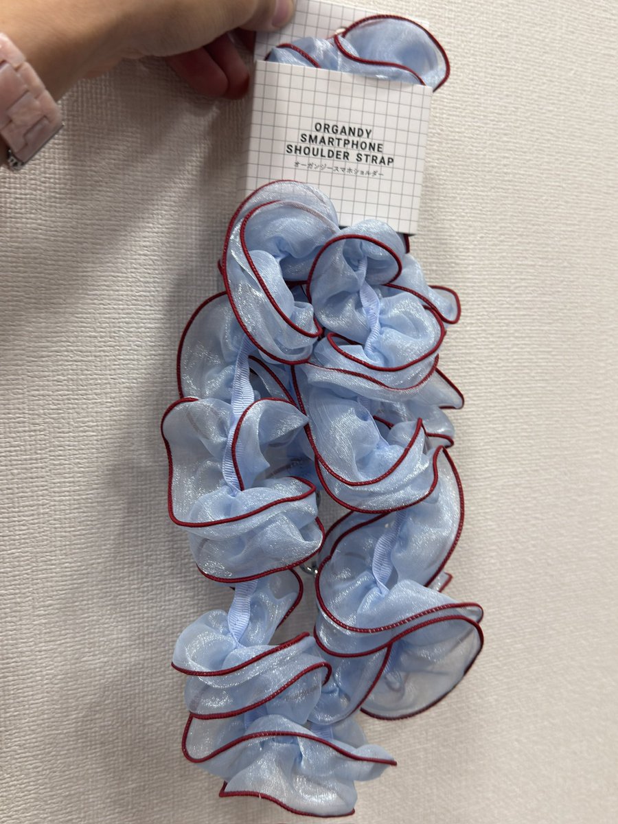 yutal___LOVE05's tweet photo. スリコで劇薬中毒歌唱衣装風な
オーガンジースマホショルダー
売ってたから買った(^-^)V
可愛すぎᐡ⸝⸝>  ̫ <⸝⸝ᐡ 開発部の中にイコラブヲタいるだろこれwwwwwwwwwwwww https://t.co/9ZG9WjgJNC