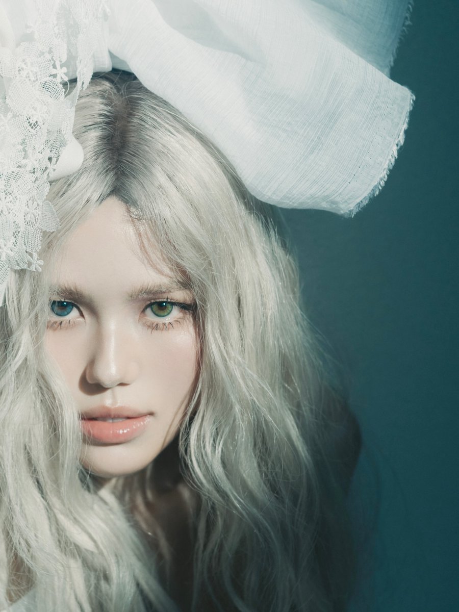 hourly livvy tweet media