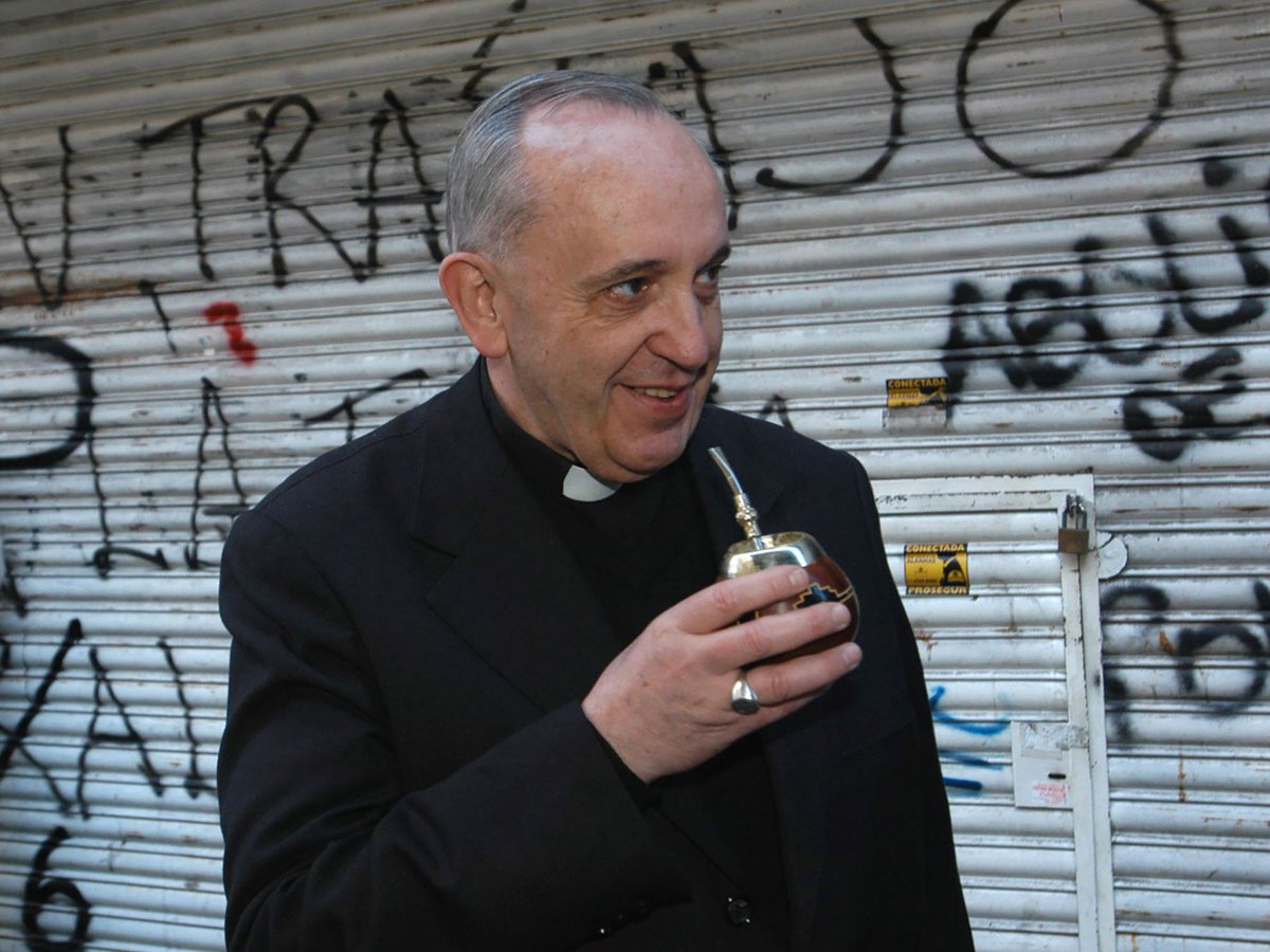 🇻🇦🇦🇷 | Hoy se cumple un año de la partida del papa Francisco, quien dejó una huella profunda de humildad y diálogo global. Recordamos su legado de paz y su compromiso constante con los más vulnerables en todo el mundo.