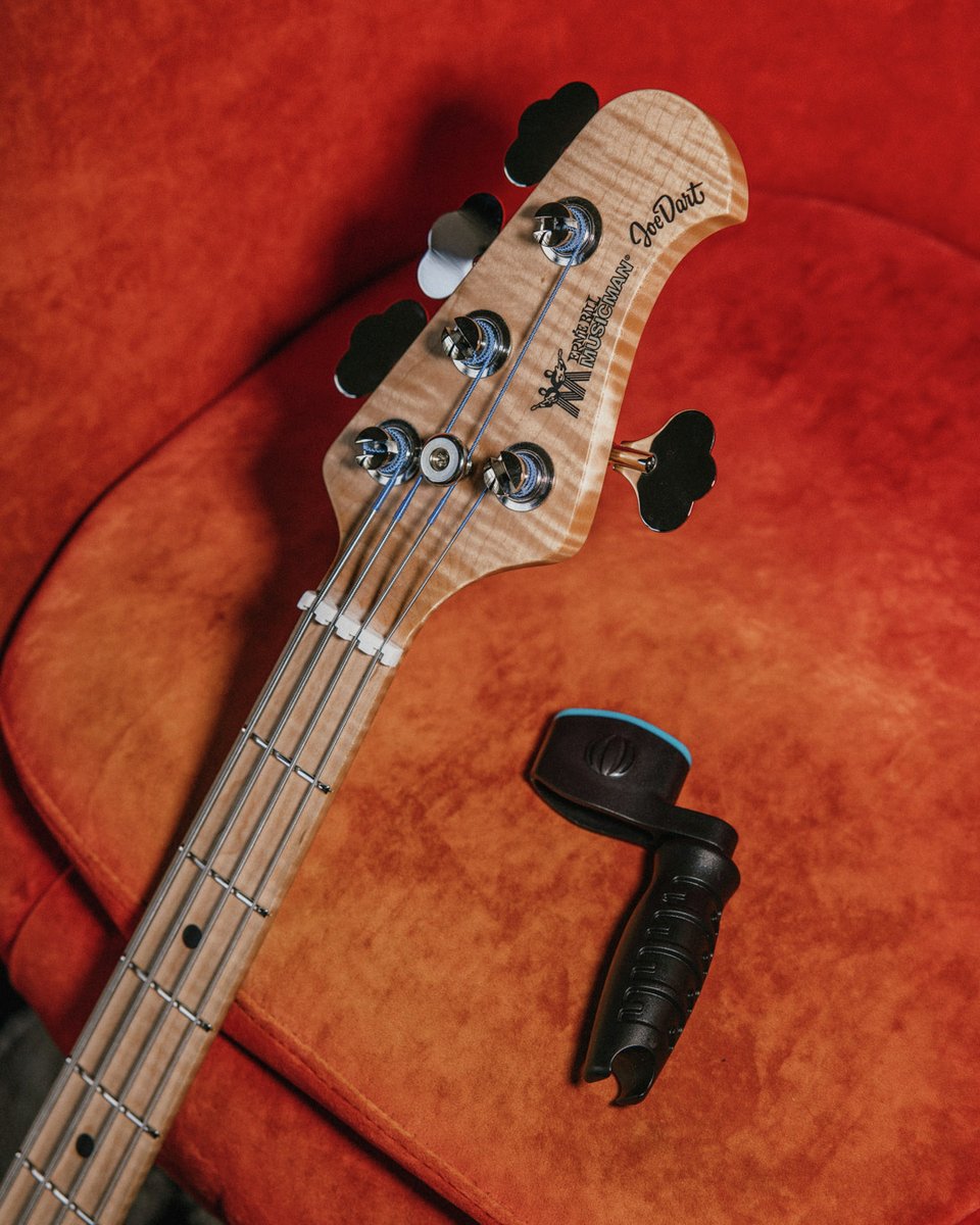 ErnieBall_JP's tweet photo. アーニー・ボールのボール探し👀🦅
🟤Precision Capo (Bronze / Black)
⚫Pegwinder Select (Bass / Guitar)
⚪Guitar Wall Mount hanger (White / Black)
https://t.co/D8uJAoKrsX
https://t.co/lUmLuV5L5U
https://t.co/gcWBCXoyUy https://t.co/LBxRrBCdnJ