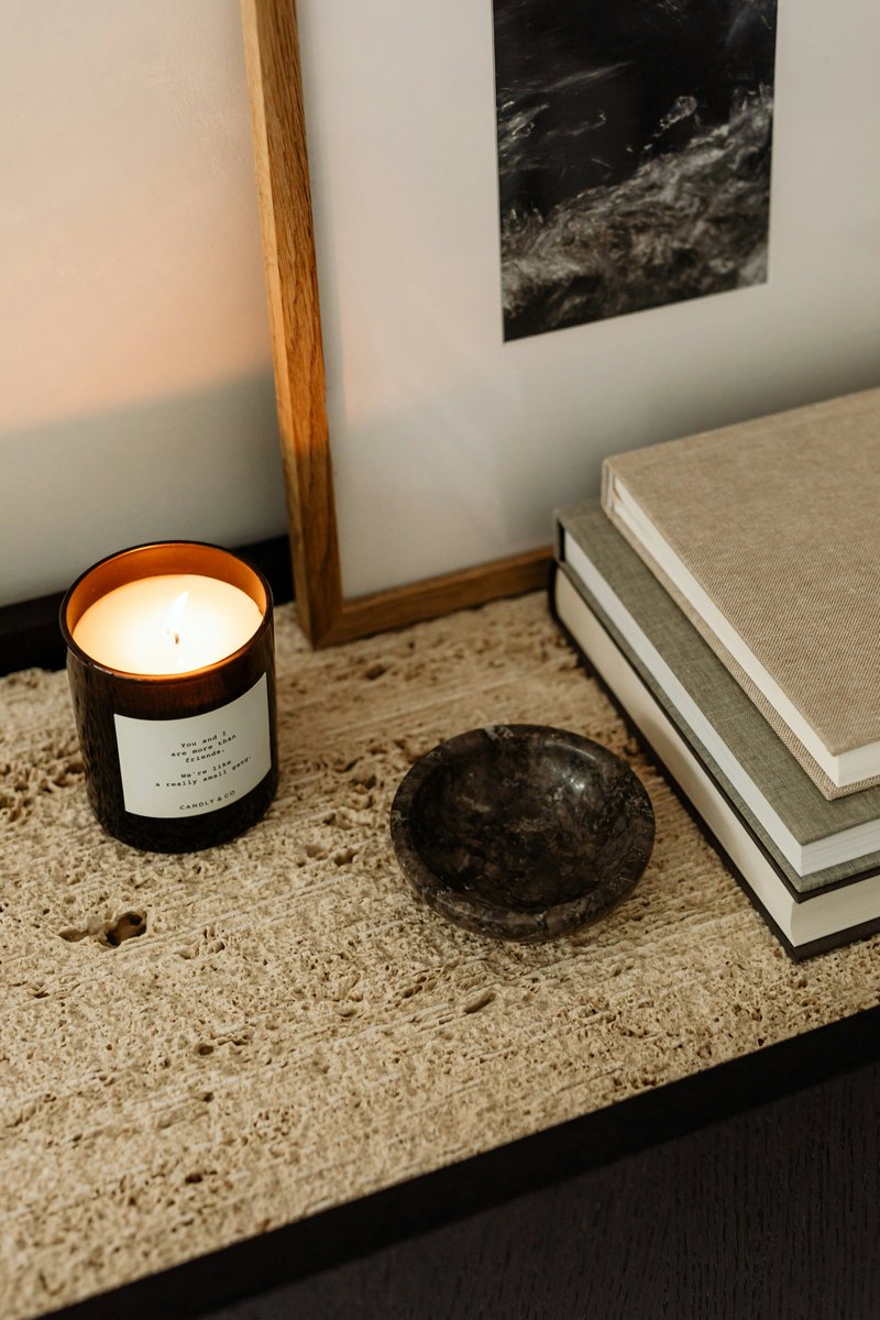 LiveTheModLife's tweet photo. For clean candles look for Beeswax. It actually purifies air by releasing negative ions that neutralize pollutants. Slow-burning too w/ honey scent.

100% coconut wax :clean-burning, sustainable, holds scent well without synthetics.

Avoid: paraffin, palm wax. #clean #modlife https://t.co/SC4EzyvcbV