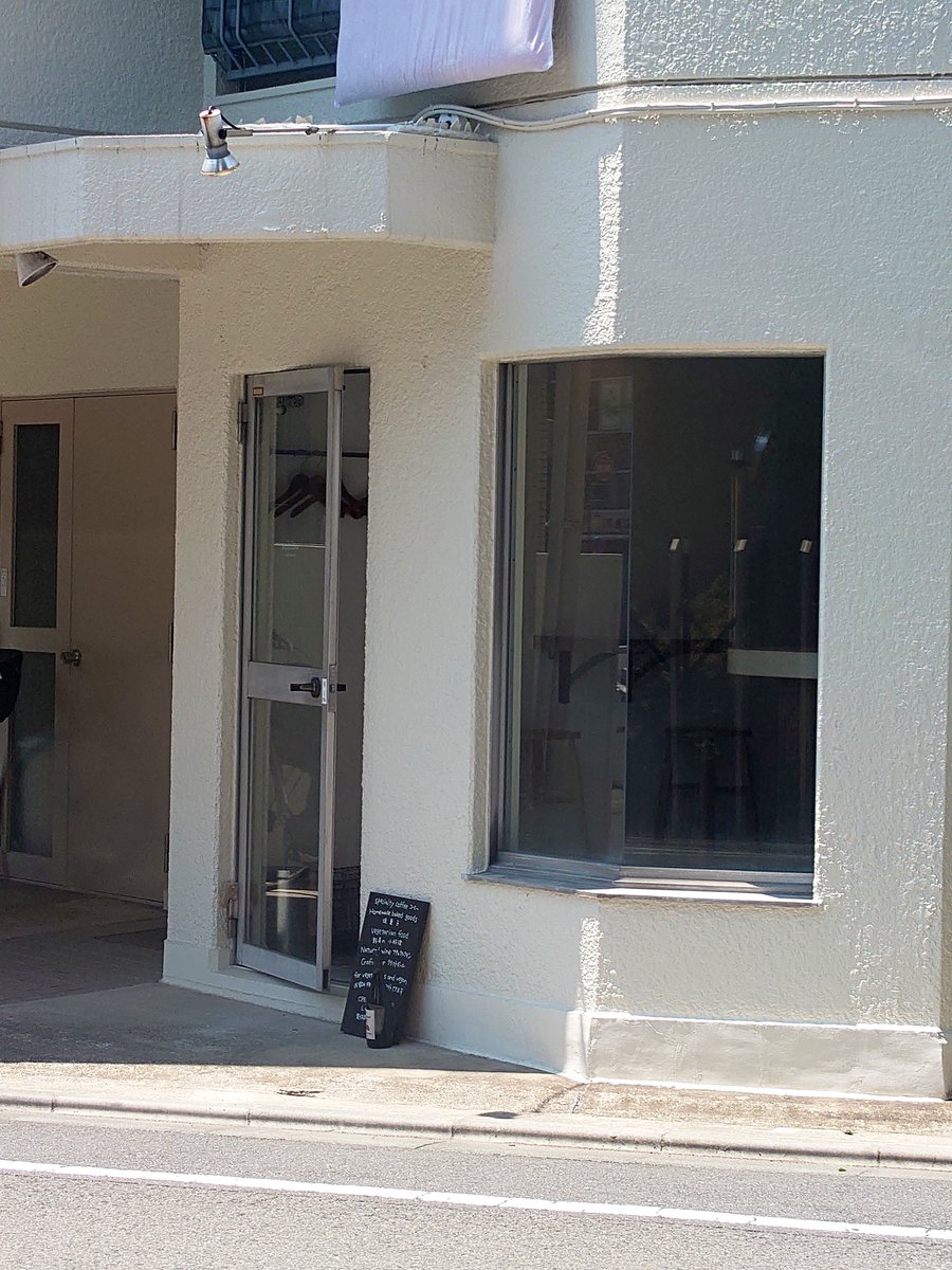 Magoroku_2563's tweet image. seihitsu@台東区千束1
・アメリカーノ(Ethiopia Buku Natural)
・ココナッツとキウイのタルト

初めていただくタルトです。
ココナッツの甘い香りとキウイの甘酸っぱさにサクサクの生地が最高に美味しい！
エチオピア豆のフルーティーなアメリカーノとも好相性!!

#coffee #cafe #seihitsu