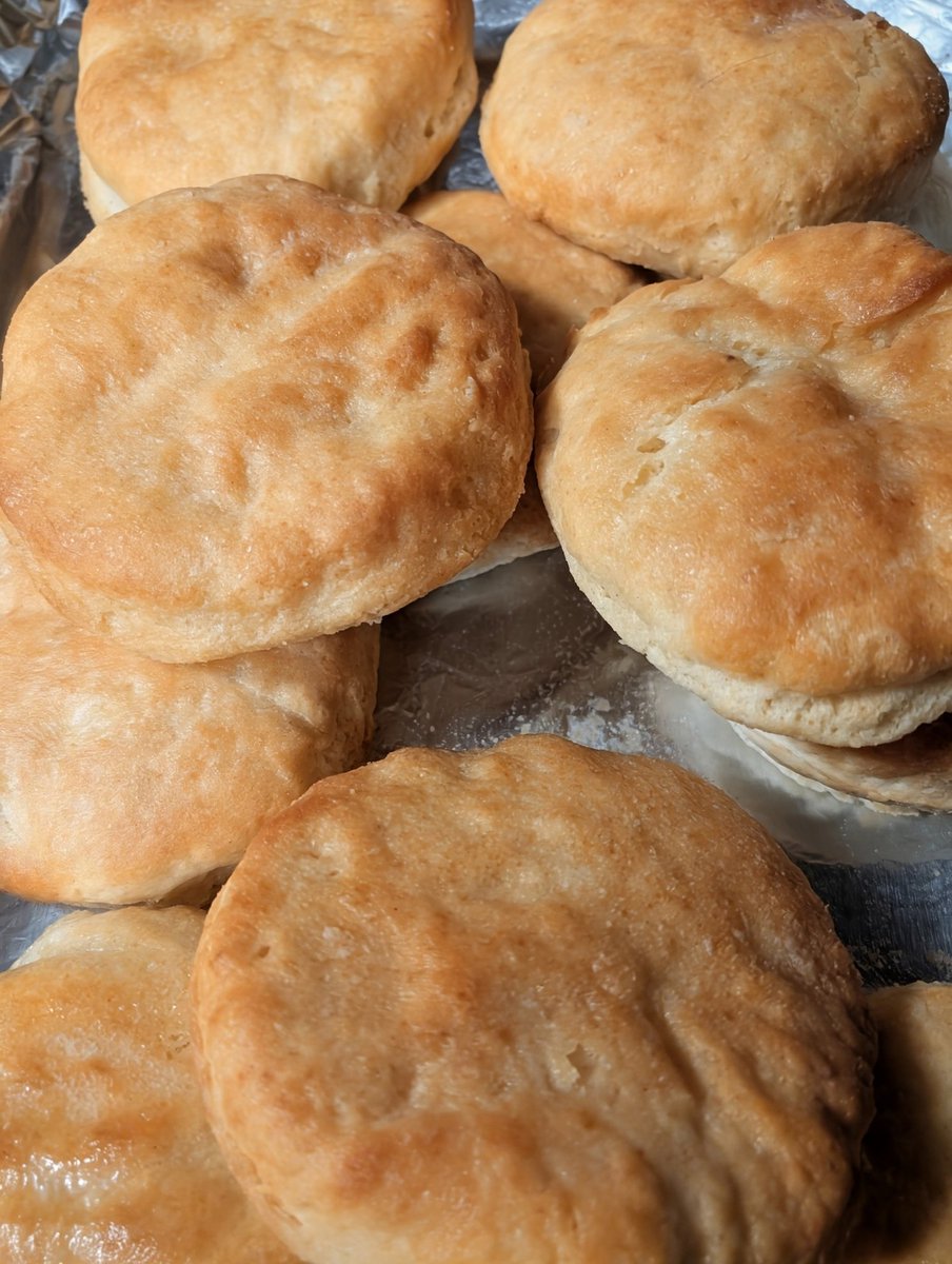 tea_telly's tweet image. Can you smell it? Homemade biscuits for biscuits and gravy. Spicy gravy of course 😋 

#food